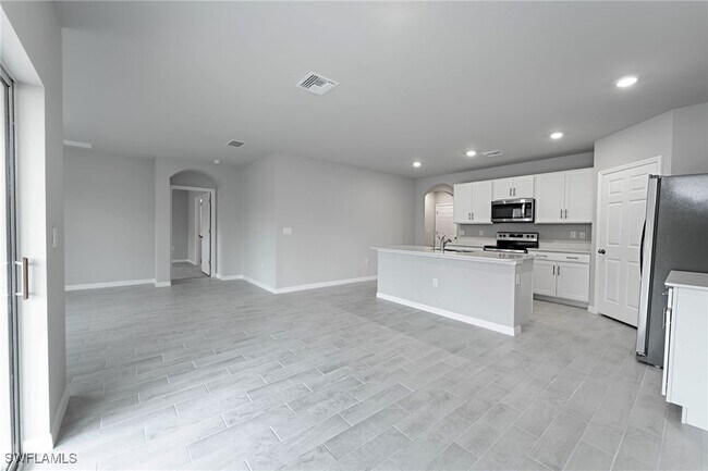 1705 NW 31st Pl in Cape Coral, FL - Building Photo - Building Photo