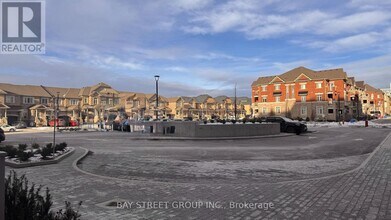 412 Silver Maple Rd in Oakville, ON - Building Photo - Building Photo