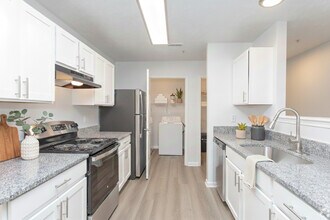 Hidden Lake in Fayetteville, NC - Foto de edificio - Building Photo