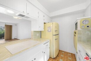 1570 Via Capri in Laguna Beach, CA - Building Photo