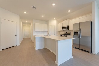 220 Camargue Dr in Hutto, TX - Foto de edificio - Building Photo
