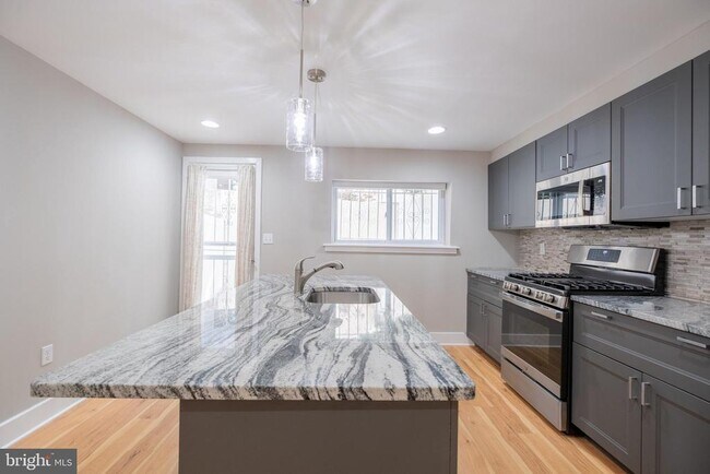 2508 Christian St in Philadelphia, PA - Building Photo - Building Photo