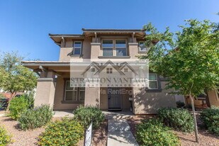 928 S Hawk Ln in Gilbert, AZ - Building Photo