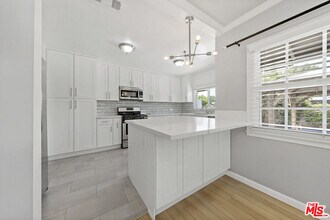 10731 Gothic Ave in Los Angeles, CA - Building Photo - Building Photo