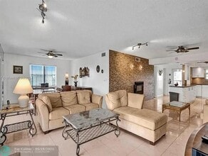 5860 NW 44th St in Lauderhill, FL - Building Photo - Building Photo