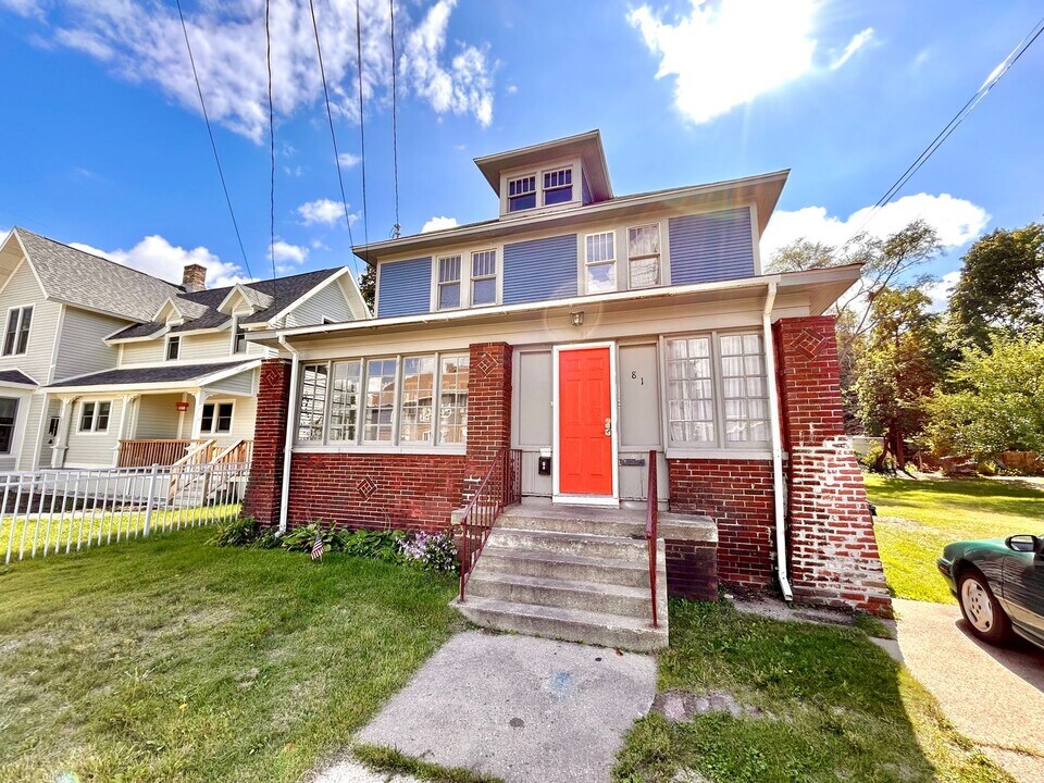 81 Delaware Ave in Muskegon, MI - Building Photo