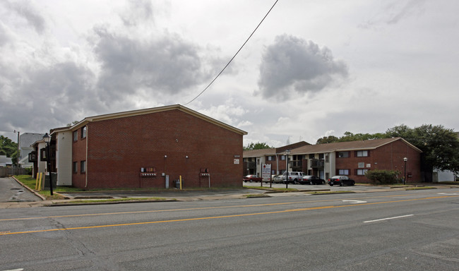 1227-1237 E Ocean View Ave in Norfolk, VA - Building Photo - Building Photo