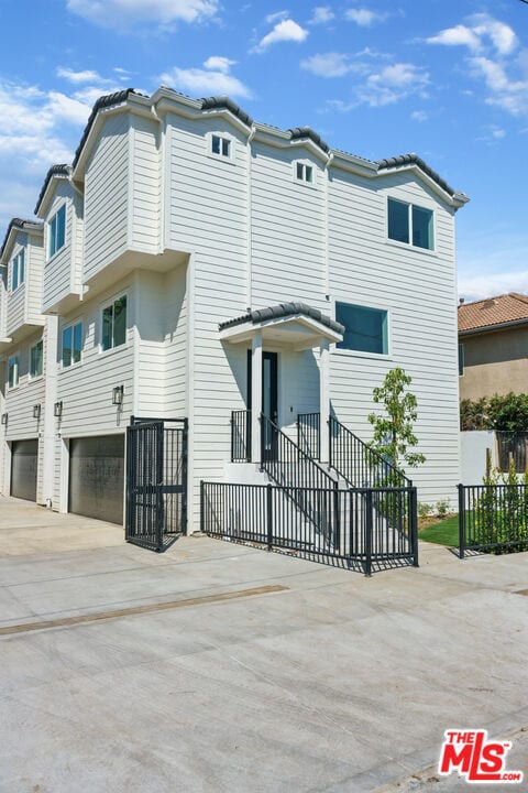 14651 W Sara Ln in Los Angeles, CA - Building Photo - Building Photo
