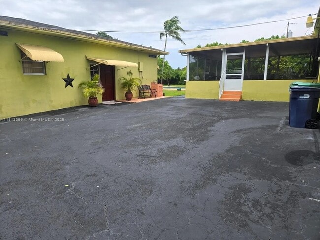 12401 SW 47th St in Miami, FL - Building Photo - Building Photo
