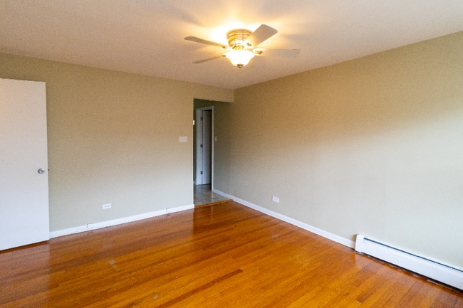 8810 S Cottage Grove Ave in Chicago, IL - Building Photo - Building Photo
