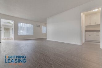 8125 Langdon Ave in Los Angeles, CA - Building Photo - Building Photo