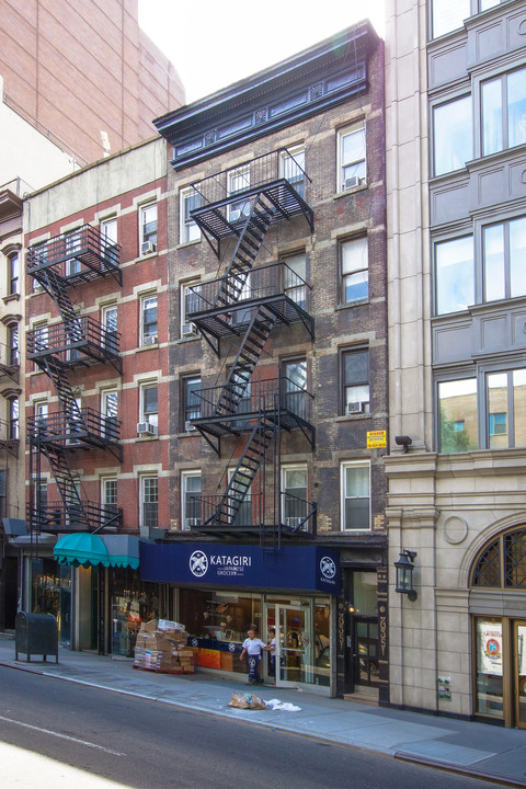 224 E 59th St in New York, NY - Building Photo