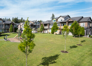 Bella on Canyon in Puyallup, WA - Foto de edificio - Building Photo