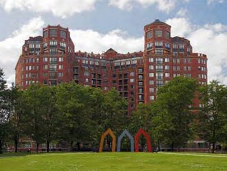 10 Rogers St, Unit 401 in Cambridge, MA - Building Photo