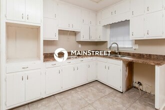 892 Oak Dr in Riverdale, GA - Building Photo - Building Photo