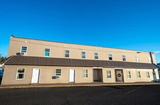 260 N Commerce Ave, Unit 203 in Waynesboro, VA - Building Photo