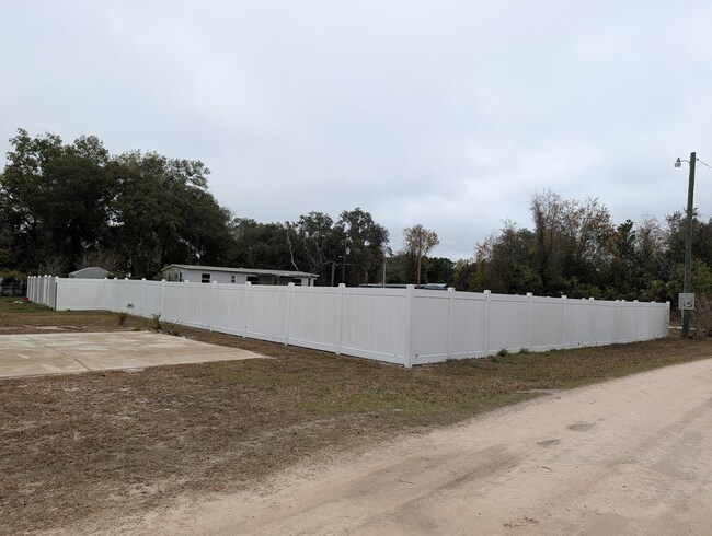11374 SE 189th Ct in Ocklawaha, FL - Building Photo - Building Photo