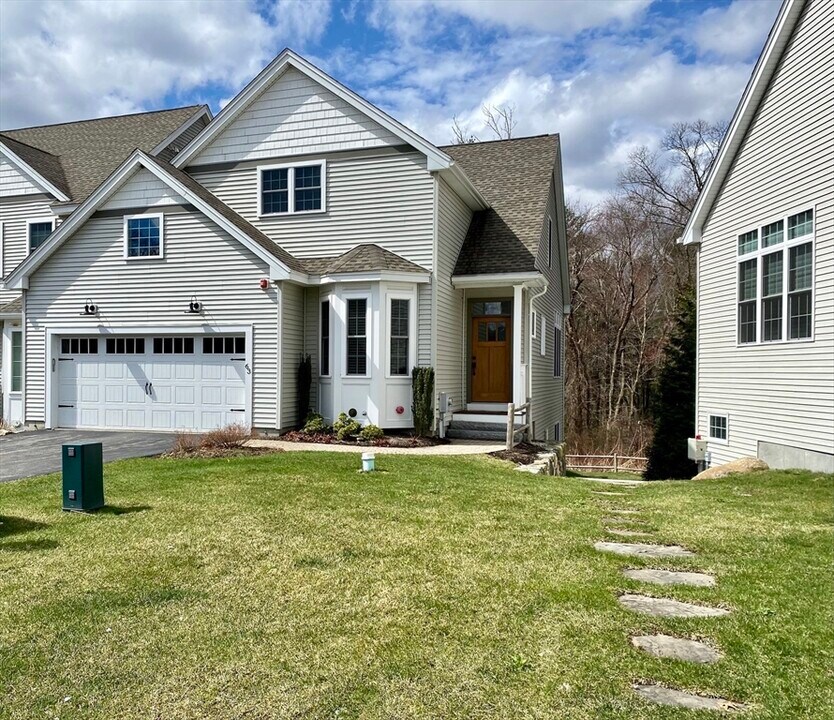 63 Garett Way in Holliston, MA - Building Photo