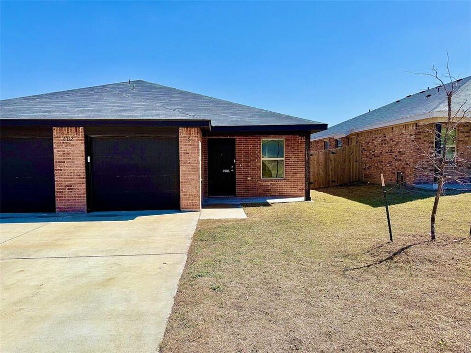 2312 B Duntov Dr in Temple, TX - Building Photo