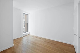 15 Broad St in New York, NY - Building Photo - Building Photo