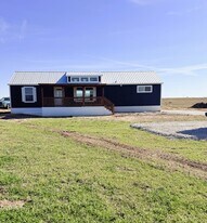 132 Hill County Rd 4105 in Covington, TX - Building Photo