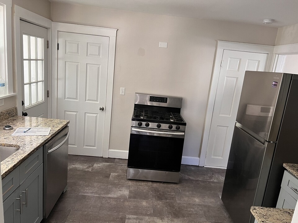 97 Ruggles St in Quincy, MA - Building Photo
