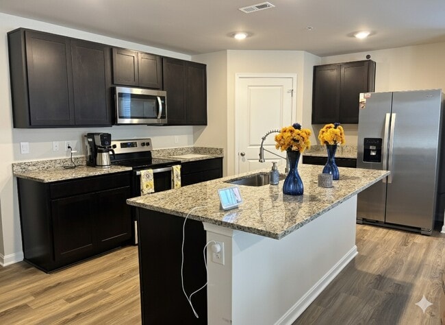 359 Forest Edge Ave in La Plata, MD - Foto de edificio - Building Photo