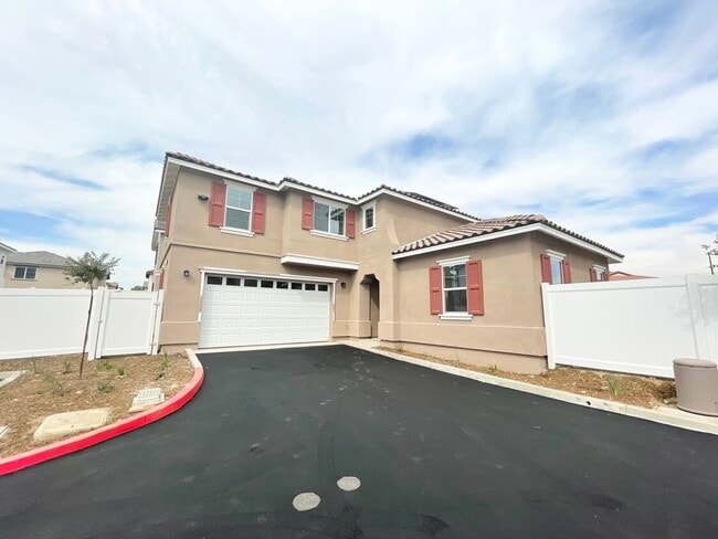 property at 826 W Tullock St