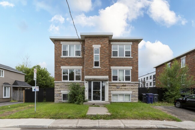 600 75E Av in Laval, QC - Building Photo - Building Photo