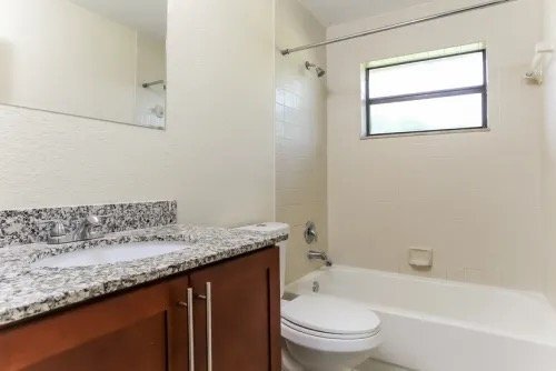 7447 Douglas St in Hollywood, FL - Building Photo - Building Photo