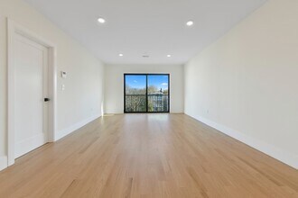 219 Paris St in Boston, MA - Building Photo - Building Photo