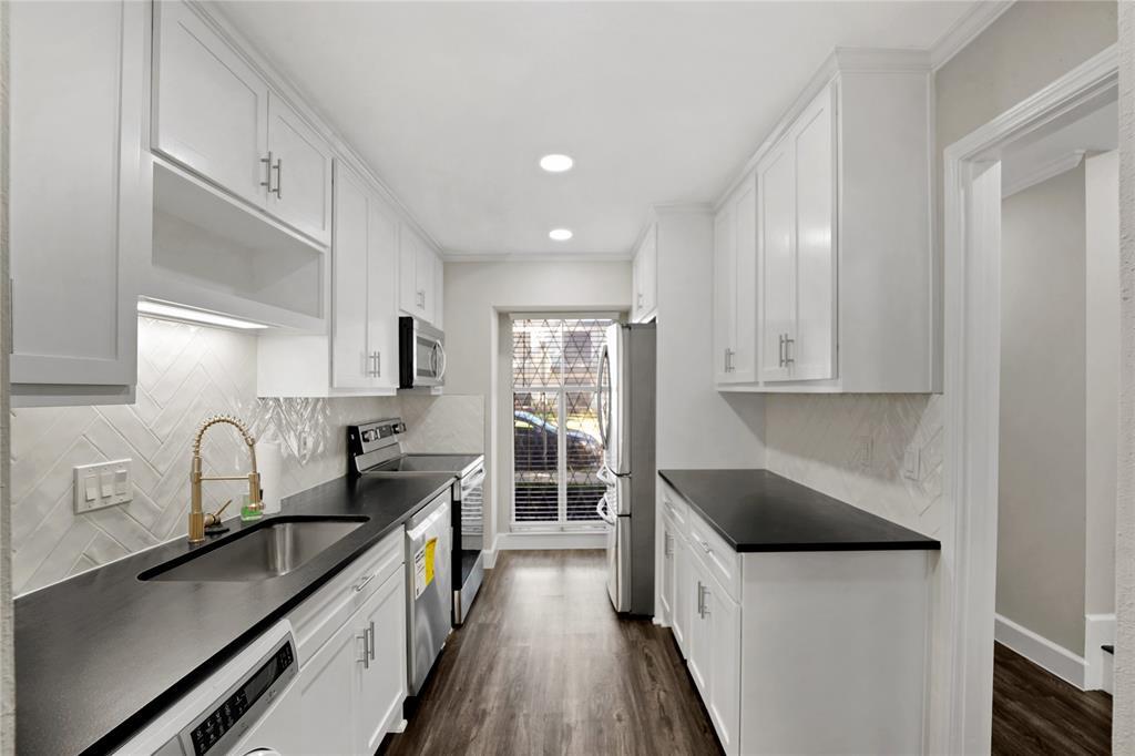 2218 Winrock Blvd in Houston, TX - Building Photo