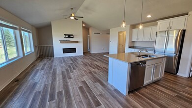 905 Chestnut Dr in Waukee, IA - Building Photo - Building Photo