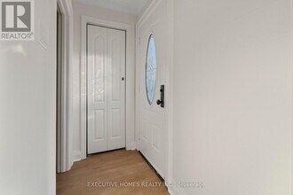 17 Crestland Ave in Toronto, ON - Building Photo - Building Photo