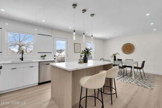 60 Birch St in Beachwood, NJ - Foto de edificio - Building Photo