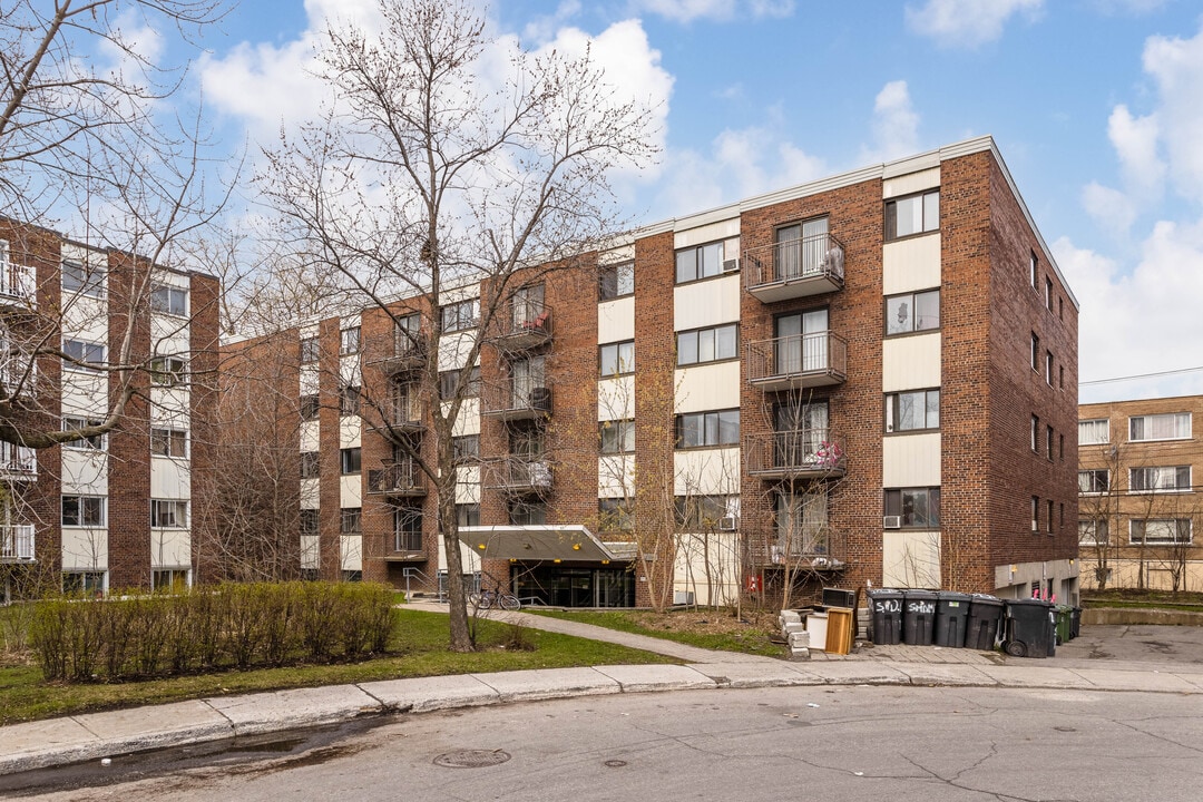 11555 Saint-Évariste Rue in Montréal, QC - Building Photo