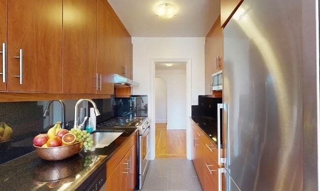 79 Christopher St in New York, NY - Building Photo - Building Photo