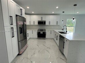 1125 Milwaukee Blvd in Lehigh Acres, FL - Building Photo - Building Photo