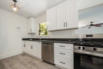 2035 Chesterfield Ave in Charlotte, NC - Building Photo - Building Photo