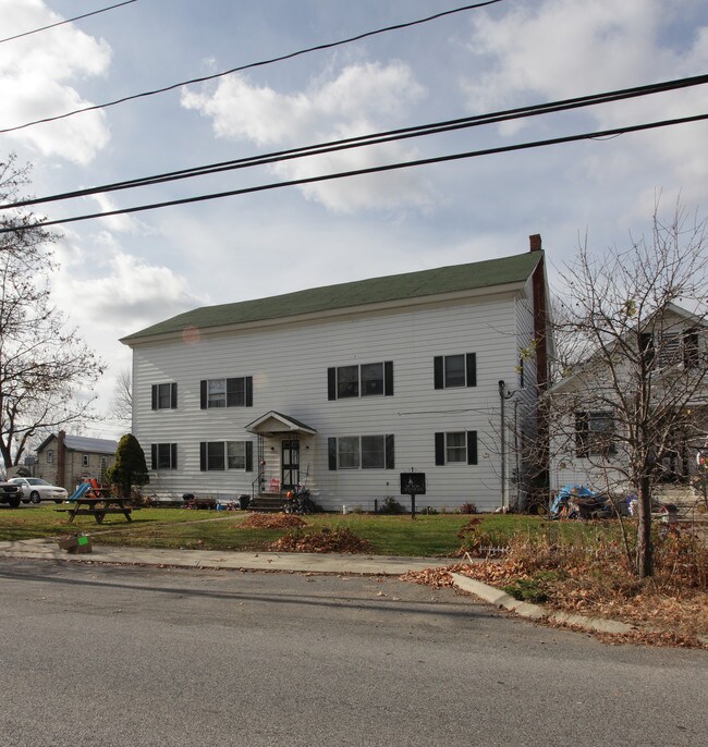 3205 Church St in Valatie, NY - Foto de edificio - Building Photo