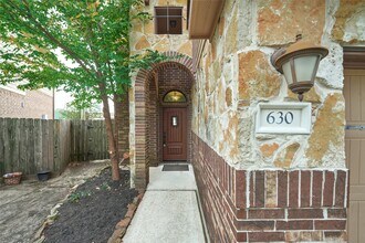 630 Aulia Ln in Spring, TX - Foto de edificio - Building Photo