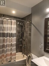 8 Heatherglen Rd in Toronto, ON - Building Photo - Building Photo