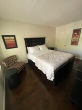 5404 Quakertown Ave, Unit 1 in Woodland Hills, CA - Building Photo - Building Photo