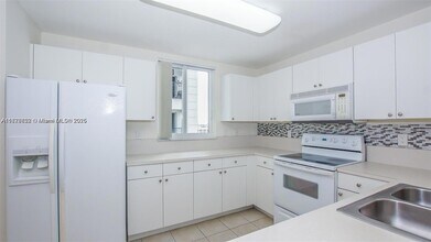 10 Aragon Ave, Unit 906 in Coral Gables, FL - Building Photo - Building Photo