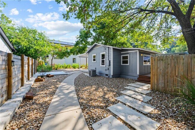1700 Cullen Ave in Austin, TX - Building Photo - Building Photo