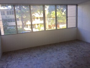 1550 Wilder Ave in Honolulu, HI - Foto de edificio - Building Photo