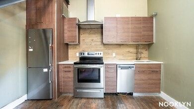 18-15 Putnam Ave, Unit c3 in Queens, NY - Building Photo - Building Photo