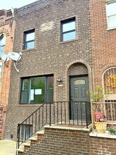 2323 S 13th St, Unit 2nd Floor in Philadelphia, PA - Building Photo - Building Photo