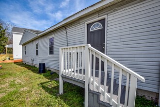 1324 Corprew Ave in Norfolk, VA - Foto de edificio - Building Photo