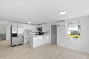 607 SW 3rd St in Delray Beach, FL - Building Photo